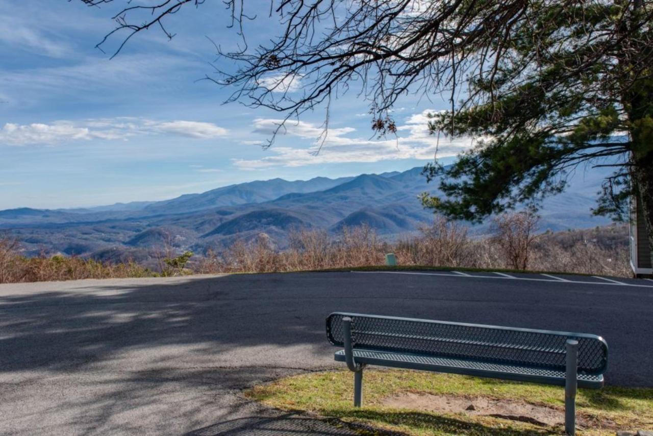Smoky Mountains Studio With Balcony ガトリンバーグ エクステリア 写真