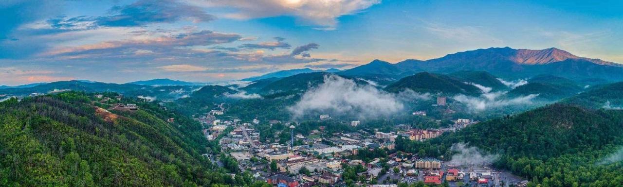 Smoky Mountains Studio With Balcony ガトリンバーグ エクステリア 写真