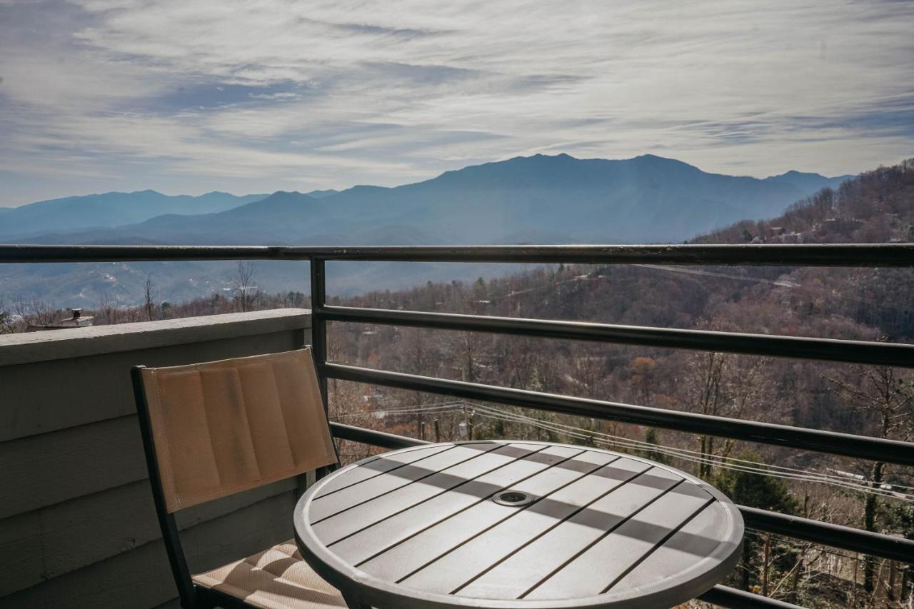 Smoky Mountains Studio With Balcony ガトリンバーグ エクステリア 写真