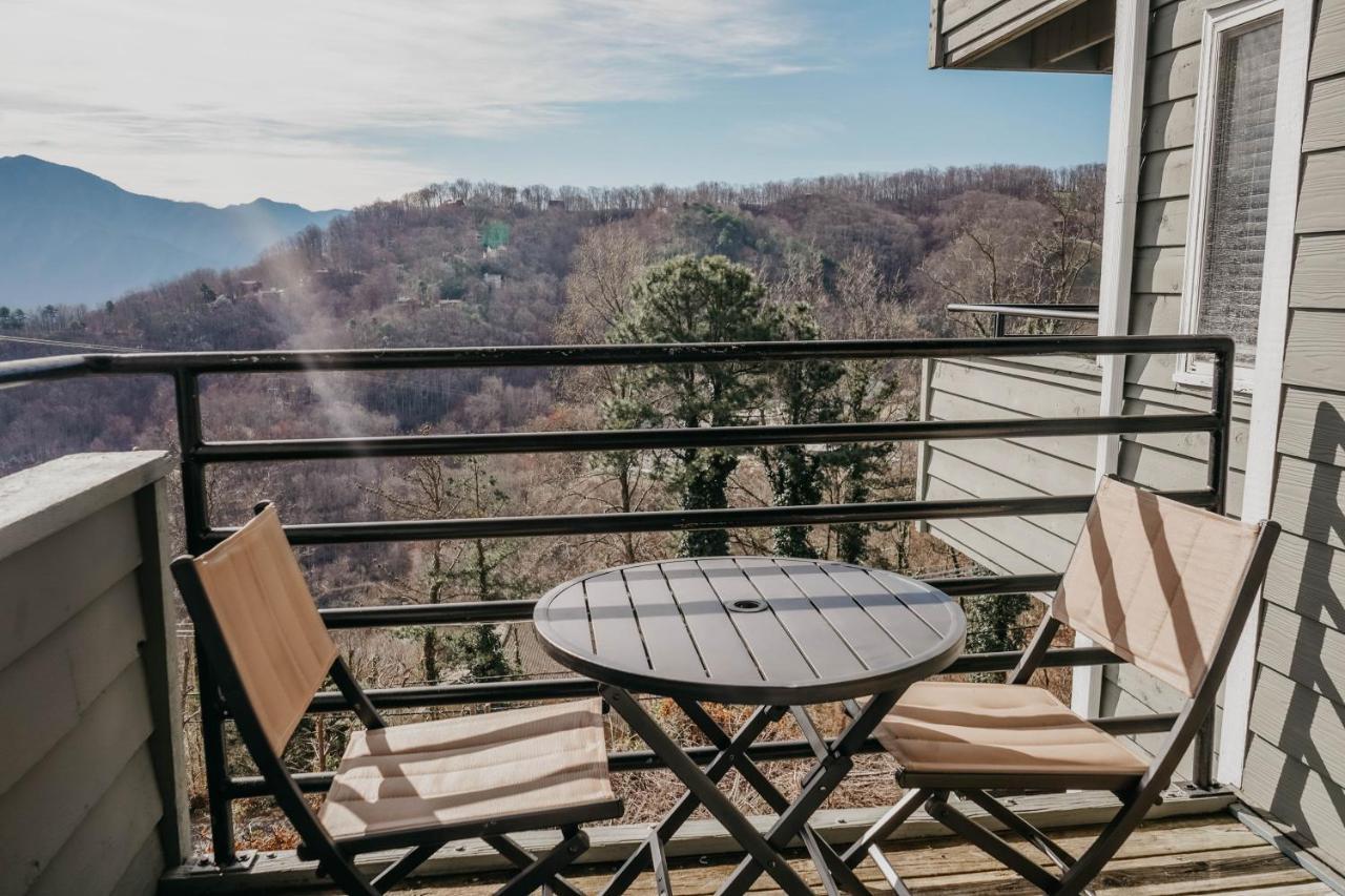 Smoky Mountains Studio With Balcony ガトリンバーグ エクステリア 写真