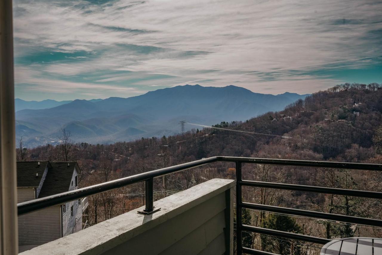 Smoky Mountains Studio With Balcony ガトリンバーグ エクステリア 写真